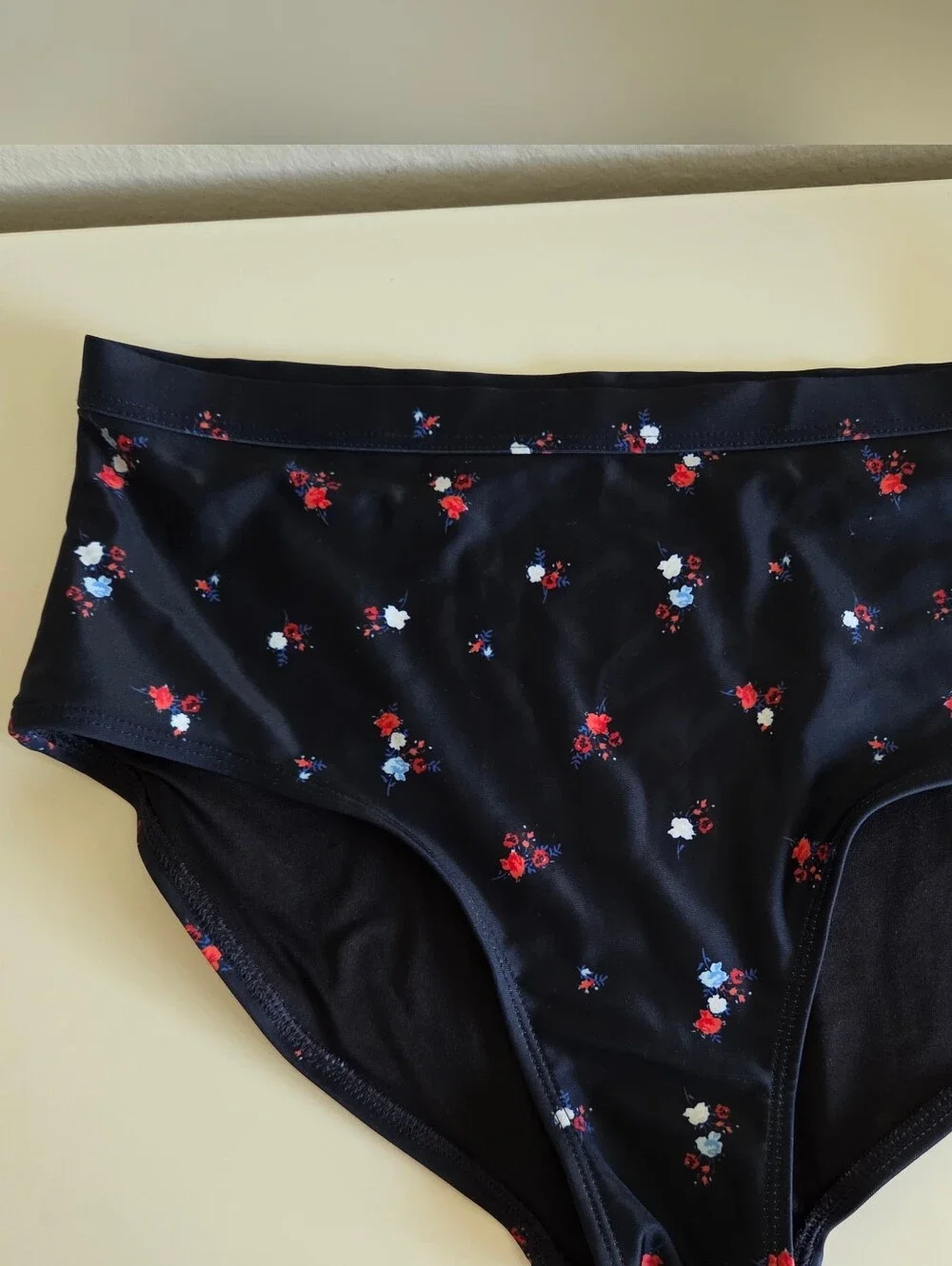 Old Navy Women’s 2-Piece Floral Swimsuit 💙🌸